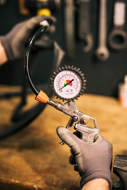 mechanic-repairing-bicycle_23-2148138447 mechanic-repairing-bicycle_23-2148138447