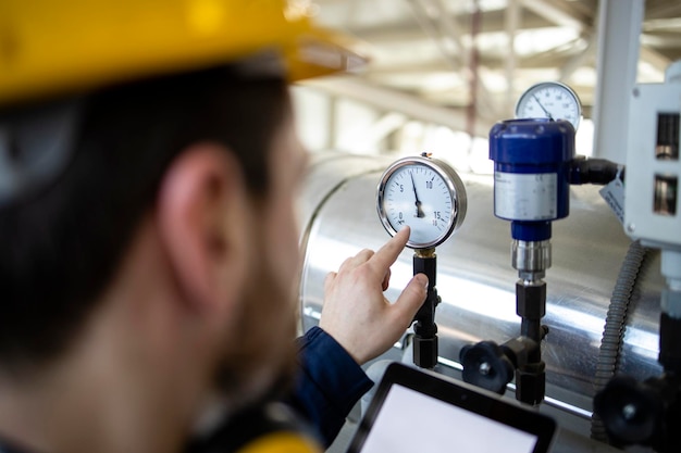 refinery-worker-looking-manometer-controlling-pressure-natural-gas-inside-pipes_308072-3805 refinery-worker-looking-manometer-controlling-pressure-natural-gas-inside-pipes_308072-3805