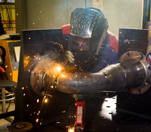 welder-working-with-steel_1385-3136 welder-working-with-steel_1385-3136